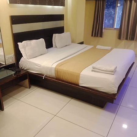 Hotel Kadamb Inn Ahmadábád Kültér fotó