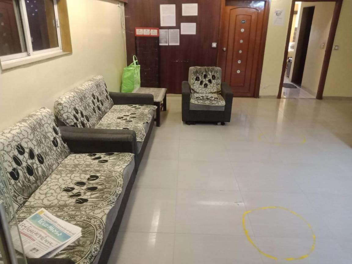 Hotel Kadamb Inn Ahmadábád Kültér fotó
